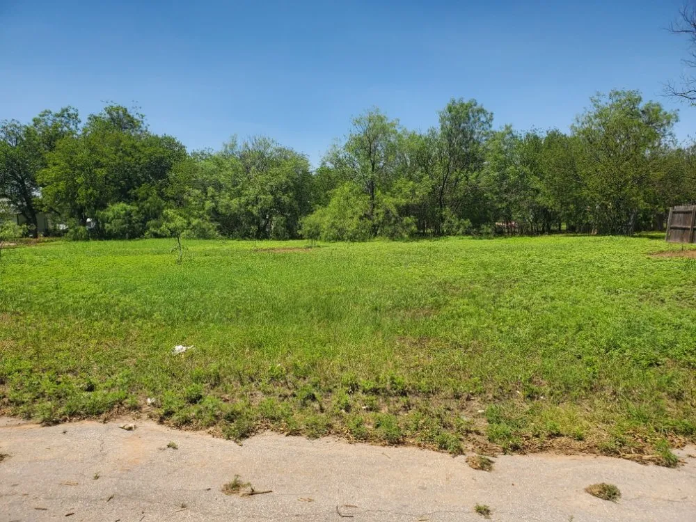 Expert lawn care service in Brownwood, TX - DCC