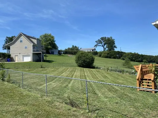 D’Co Lawn Specialist Logo