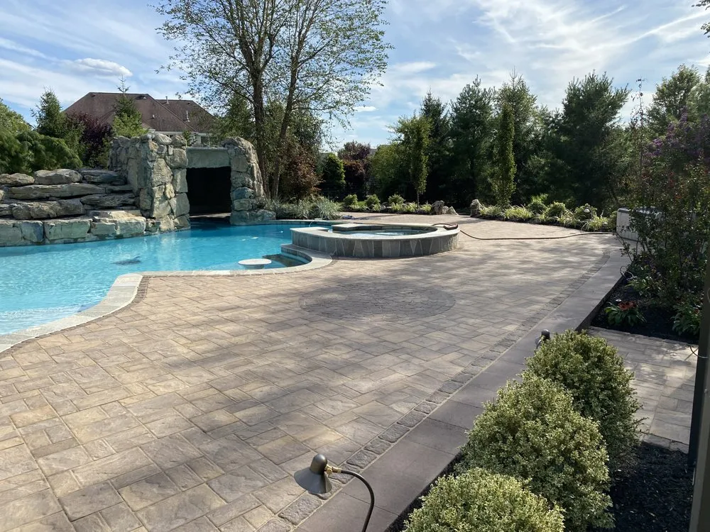 Professional garden landscaping experts serving Metuchen, NJ - DCR Companies