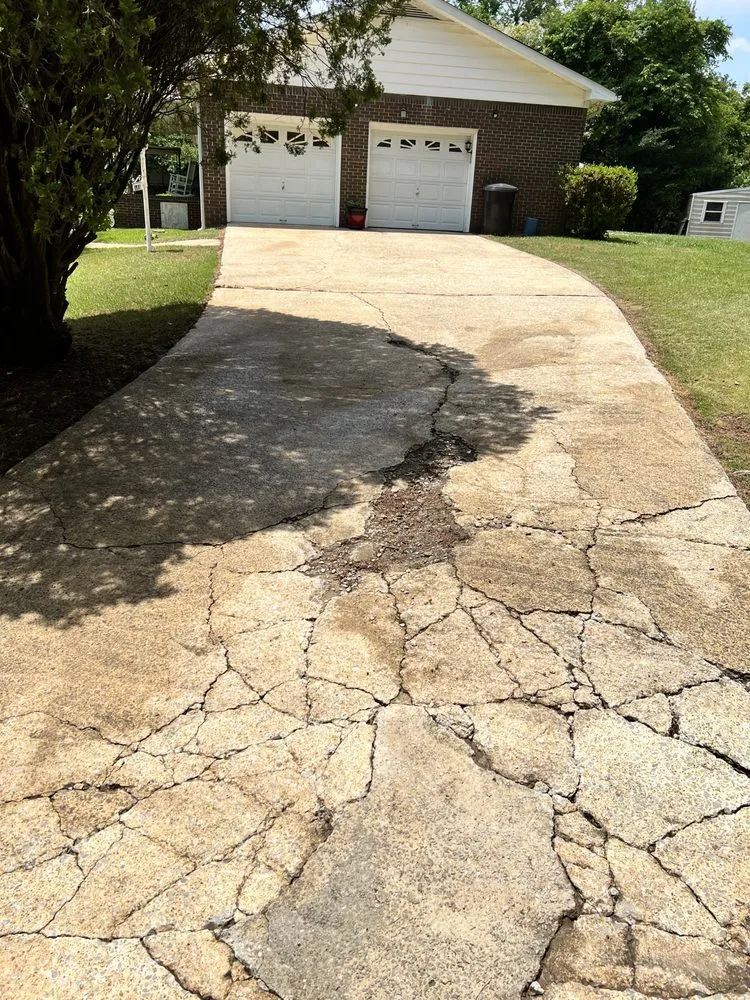 Custom yard maintenance for residential properties in Gadsden, AL by D.C.W Pressure Washing & Lawncare