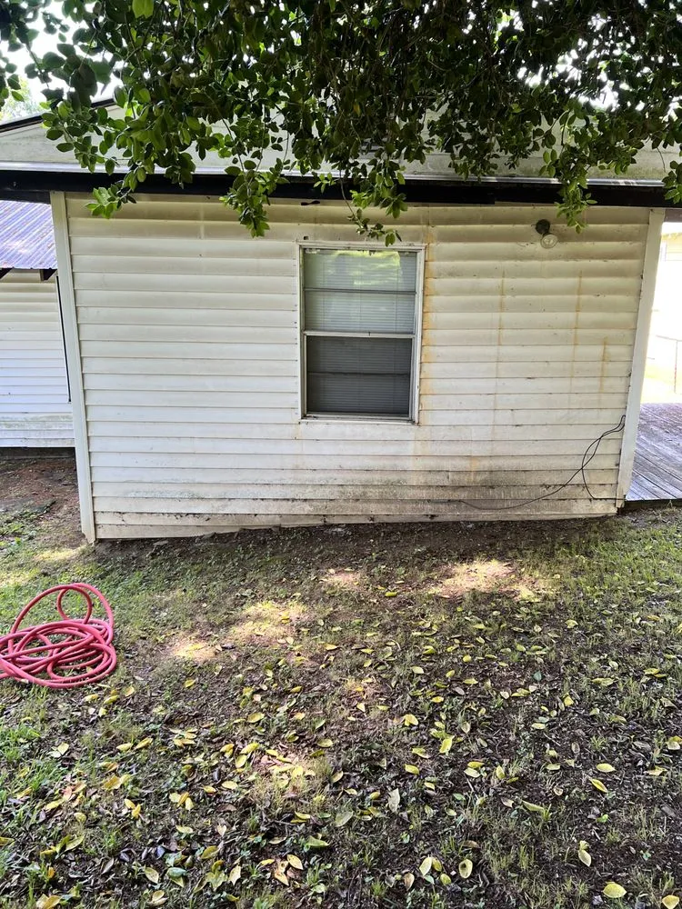 Expert lawn mowing service in Gadsden, AL - D.C.W Pressure Washing & Lawncare