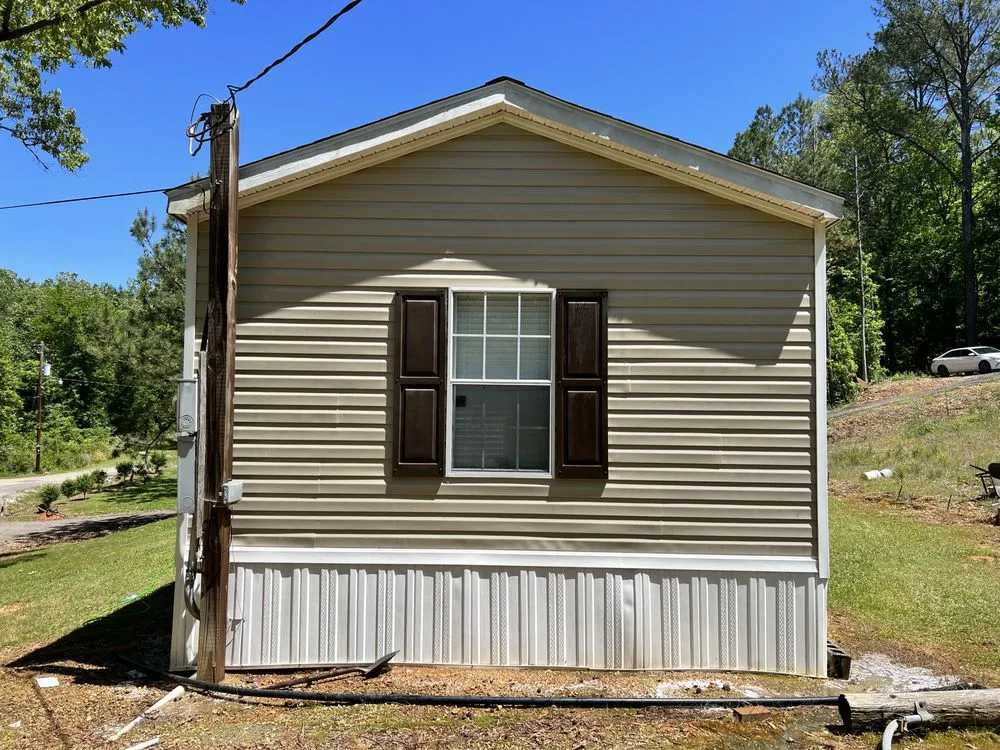 Professional lawn care service experts serving Gadsden, AL - D.C.W Pressure Washing & Lawncare