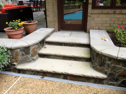 D&D Construction & Landscaping Logo