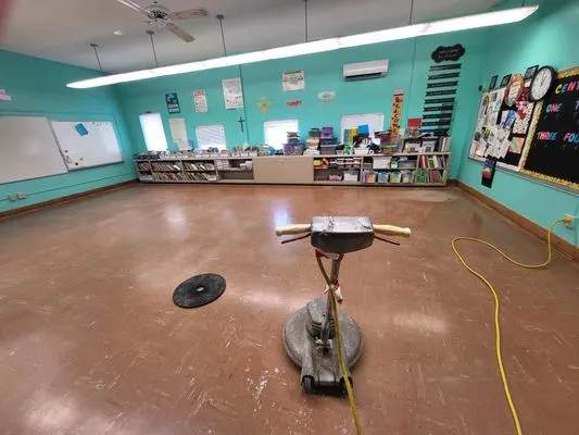 D&D Custom Cleaning and Mow Logo