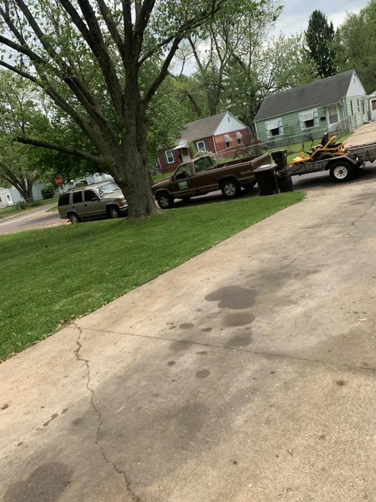 Expert yard maintenance for year-round maintenance across Peoria, IL - D&D Landscaping and More