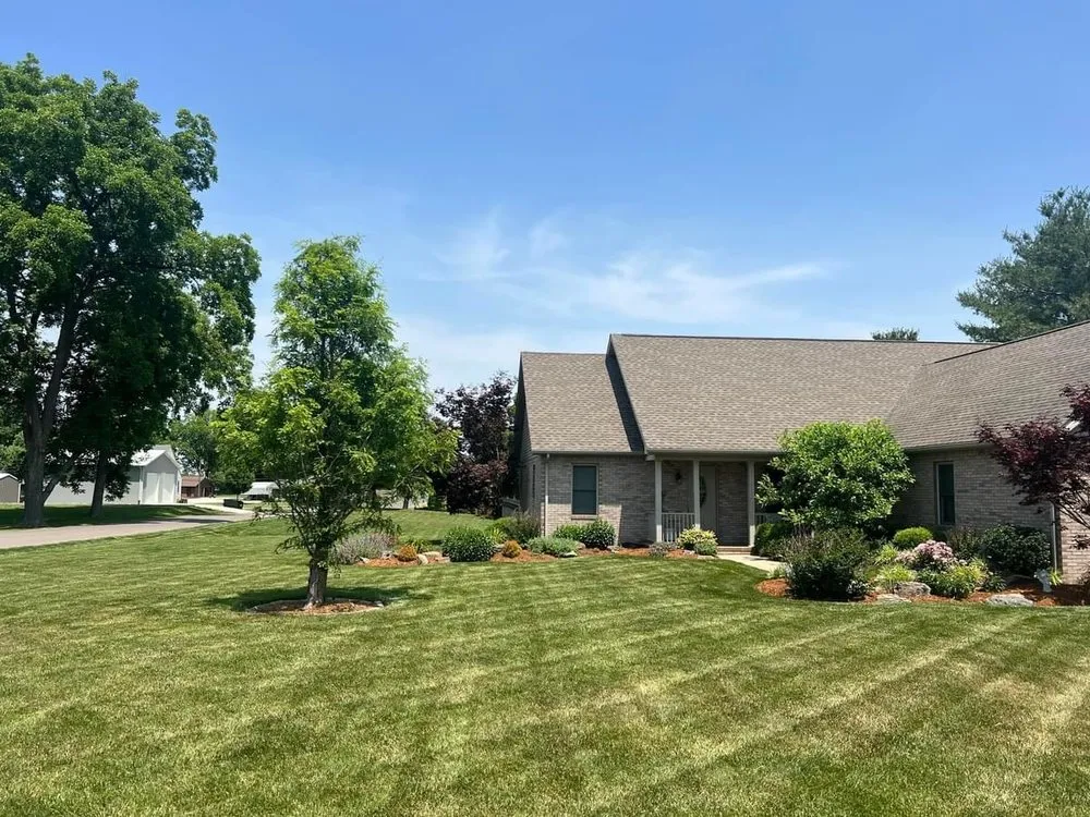 Custom lawn mowing service in Evansville, IN - D&D Lawn Care