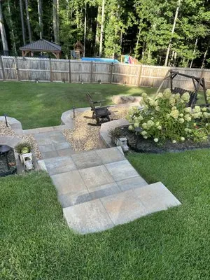 D&D Lawn Service Logo