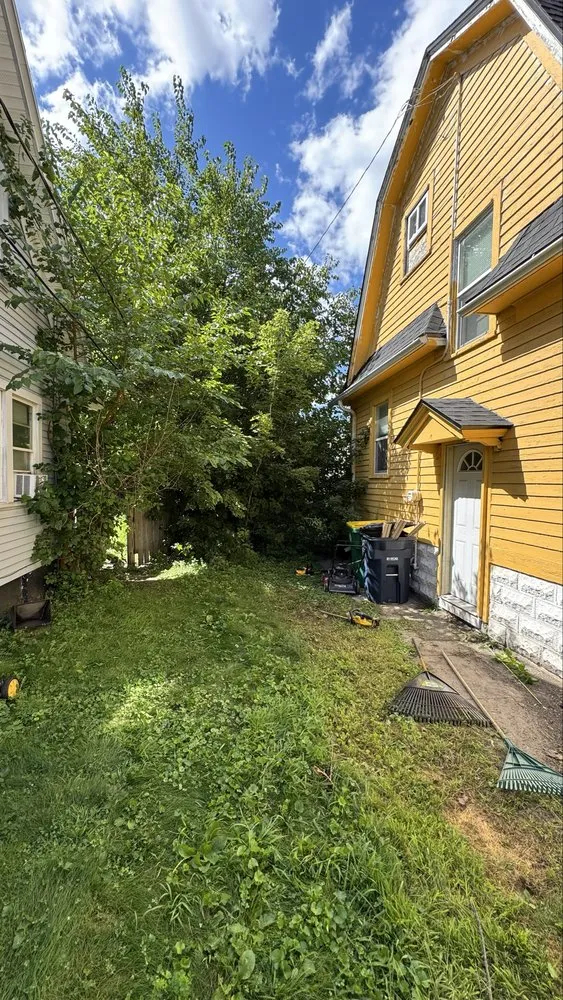 Professional lawn mowing service experts serving Green Bay, WI - D&D Renovations