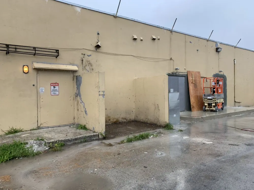 Local lawn mowing service experts serving Sunrise, FL - DD Waste Removal