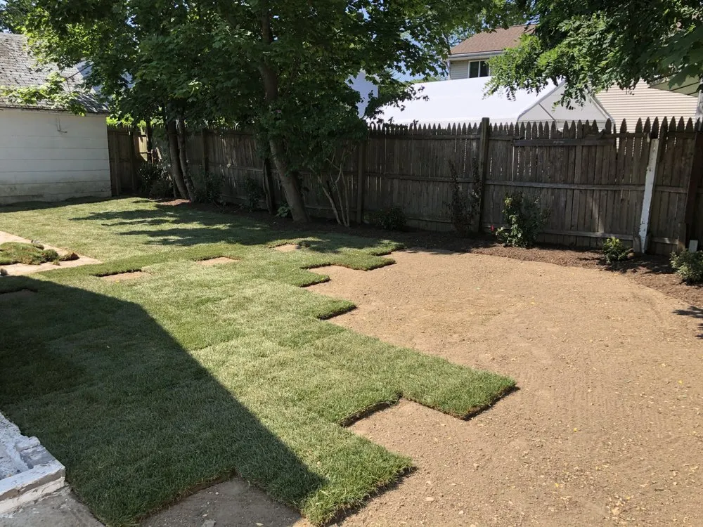 Local yard cleanup service in Port Jefferson Station, NY by DDL Ramírez Landscaping