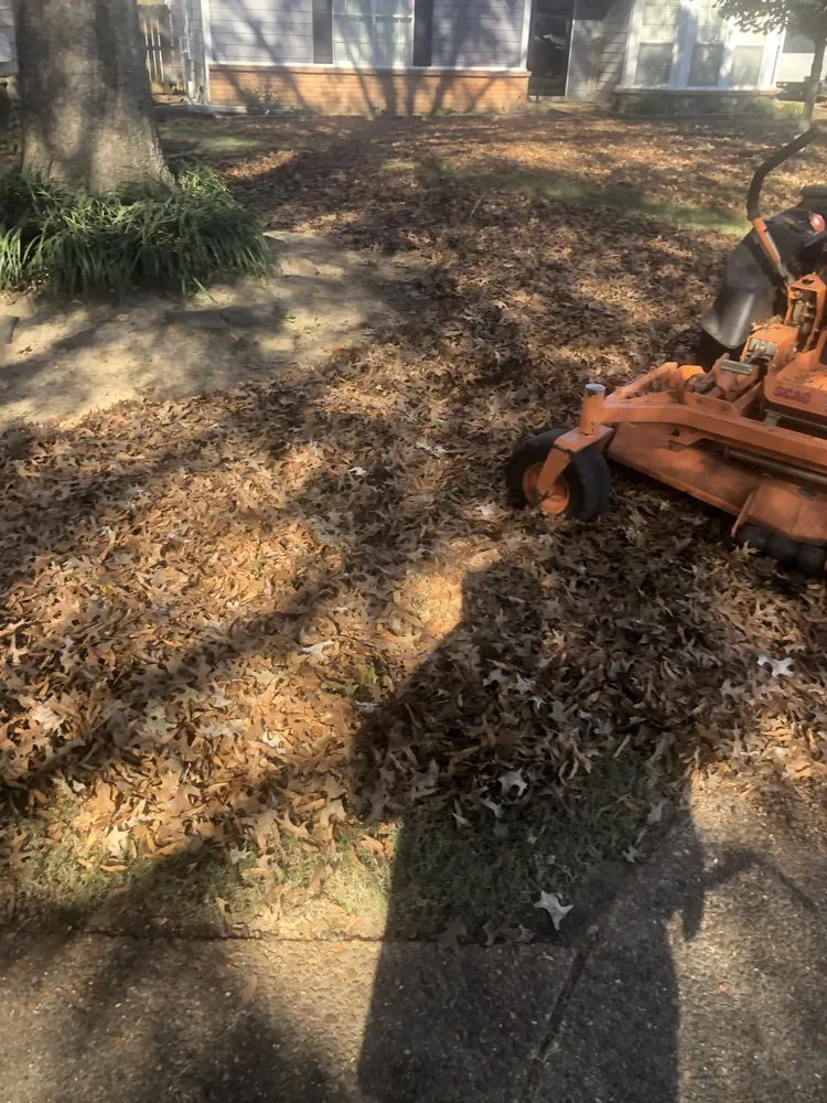 Trusted lawn mowing service in Memphis, TN by De La Cruz Lawn & Landscaping