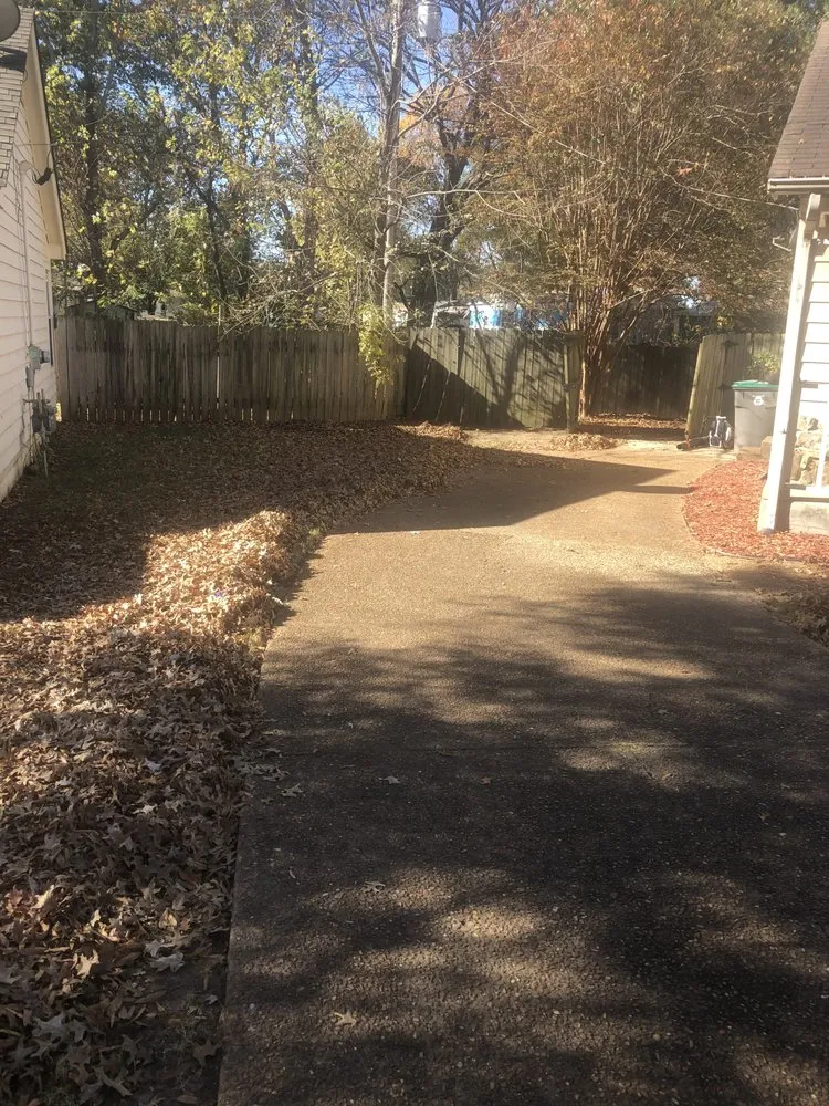 Local yard maintenance in Memphis, TN by De La Cruz Lawn & Landscaping