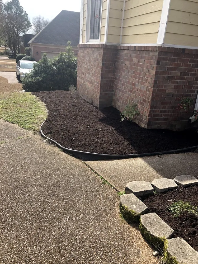 Reliable yard maintenance experts serving Memphis, TN - De La Cruz Lawn & Landscaping