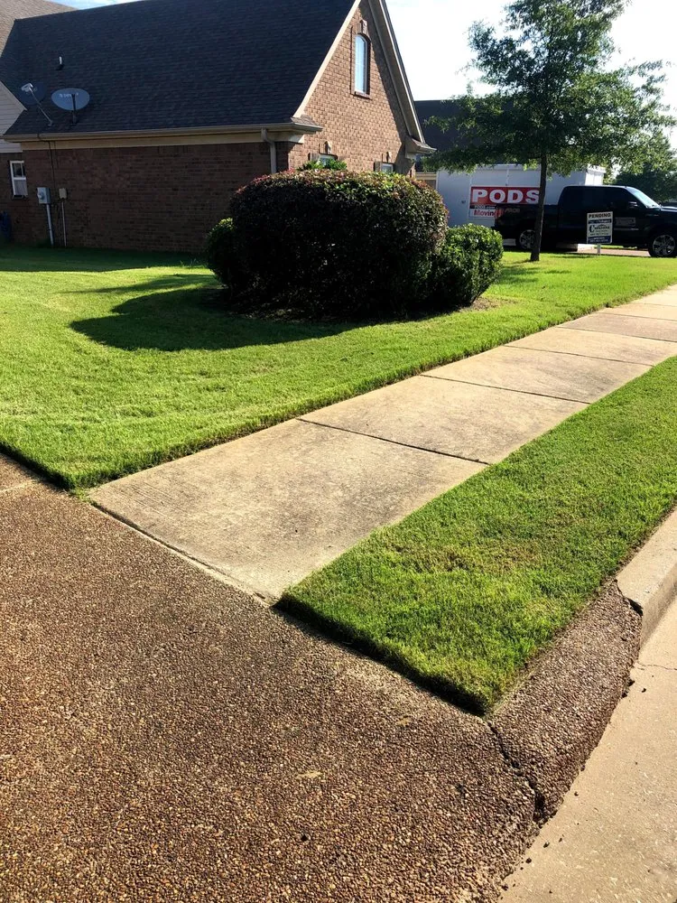 Trusted lawn mowing service experts serving Memphis, TN - De La Cruz Lawn & Landscaping