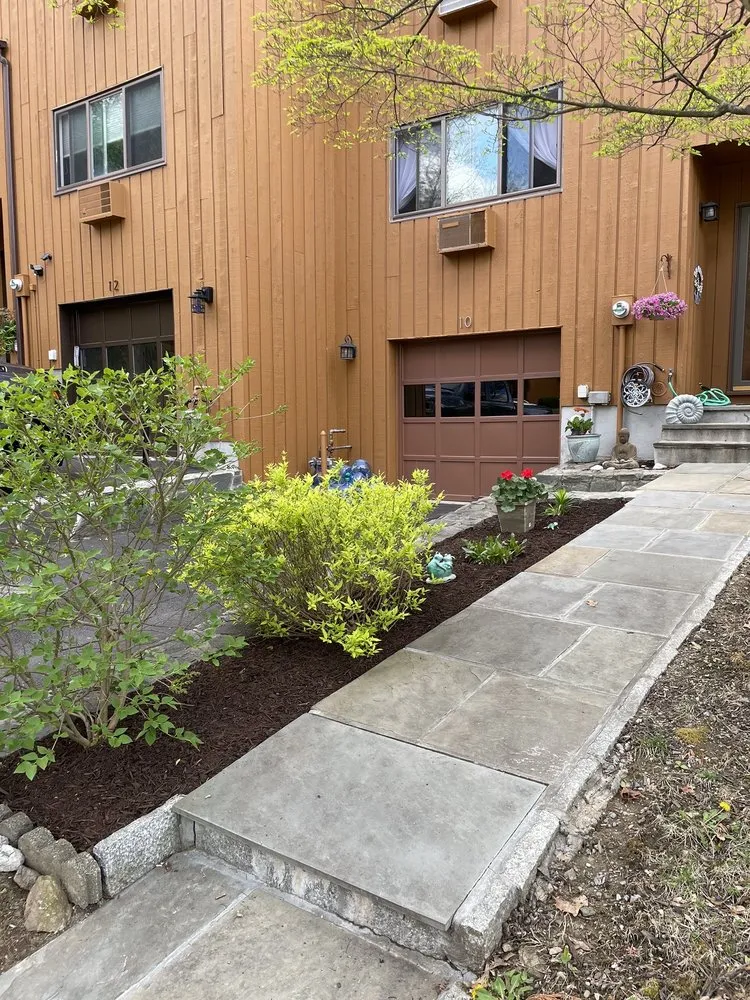 Affordable lawn mowing service in Croton-on-Hudson, NY - De La Tierra Landscaping