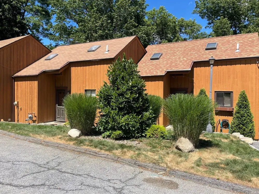 Professional yard maintenance for residential properties in Croton-on-Hudson, NY by De La Tierra Landscaping
