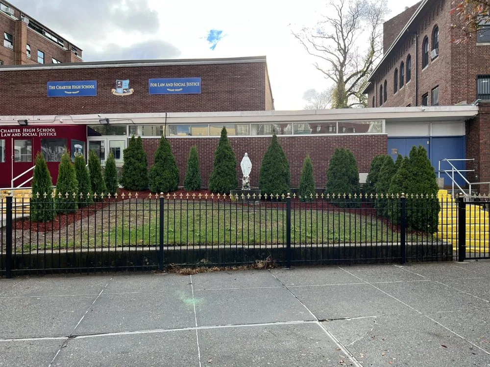 Trusted yard cleanup service experts serving Croton-on-Hudson, NY - De La Tierra Landscaping