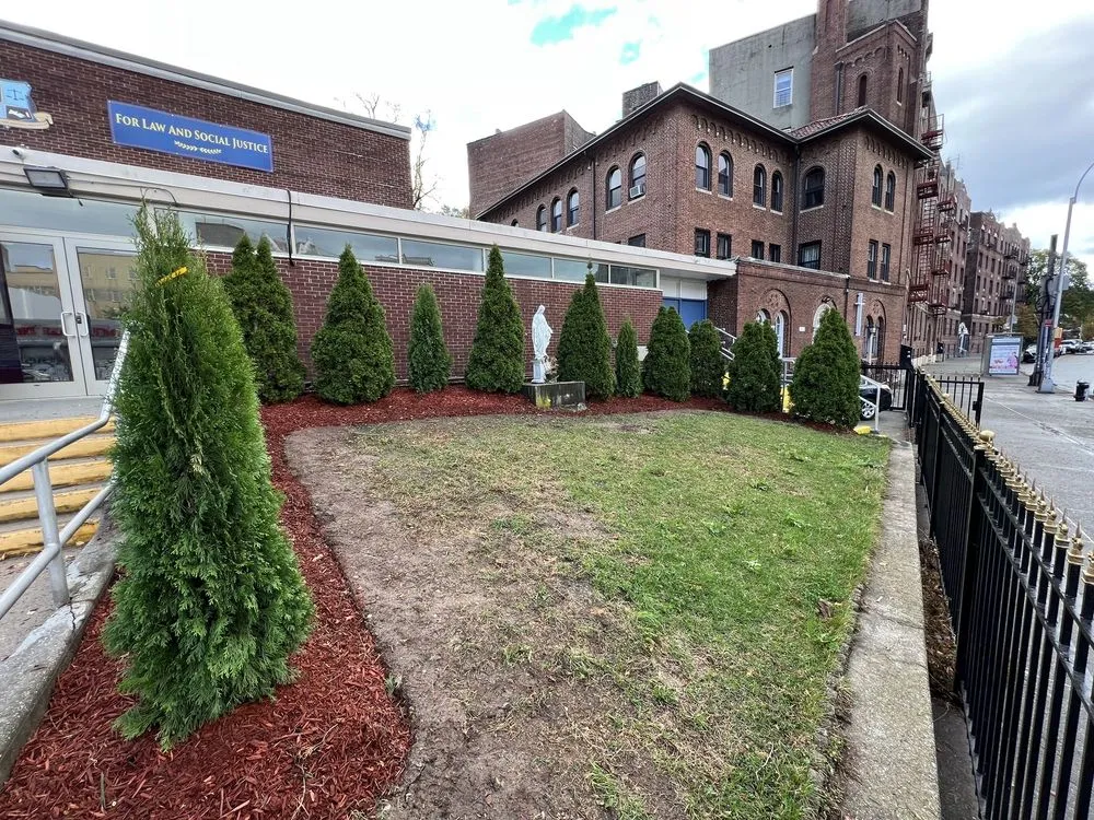 Top-rated yard cleanup service experts serving Croton-on-Hudson, NY - De La Tierra Landscaping