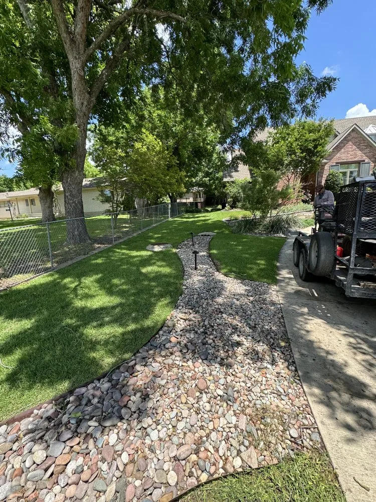 Reliable yard cleanup service in Garland, TX - D&E Landscape Maintenance
