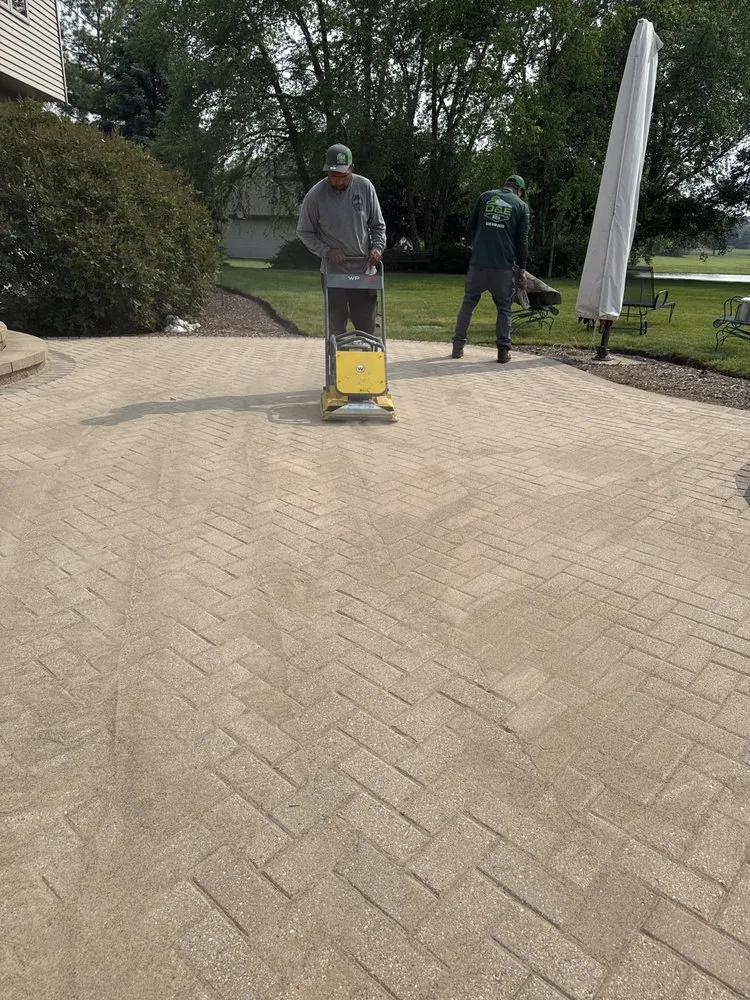 Reliable garden landscaping in Aurora, IL by D&E Landscaping