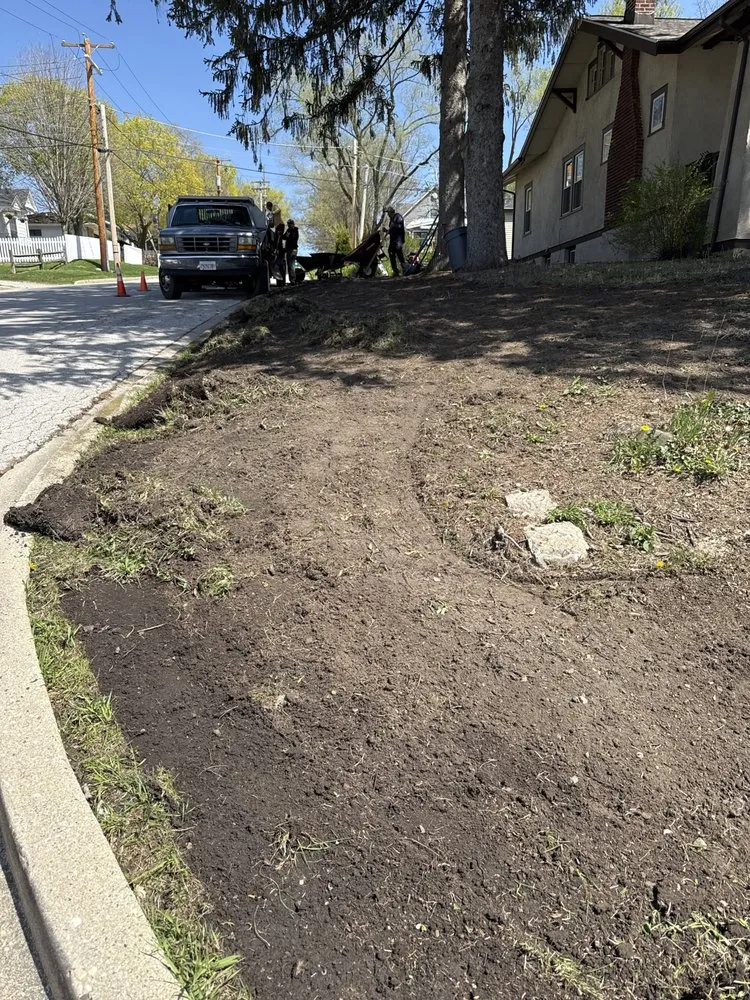 Top-rated outdoor landscaping for beautiful yards in Aurora, IL by D&E Landscaping