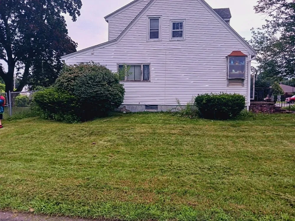 Custom lawn care service in Brookline, NH - DE Landscaping