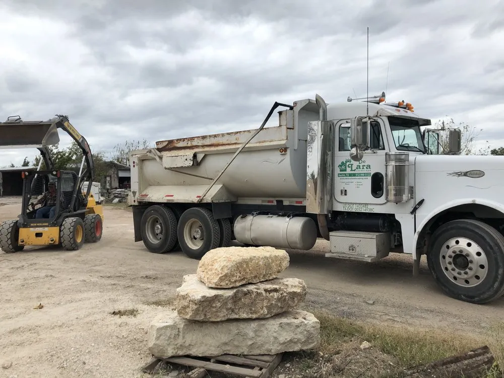 Top-rated yard maintenance in Manor, TX by De Lara Landscaping