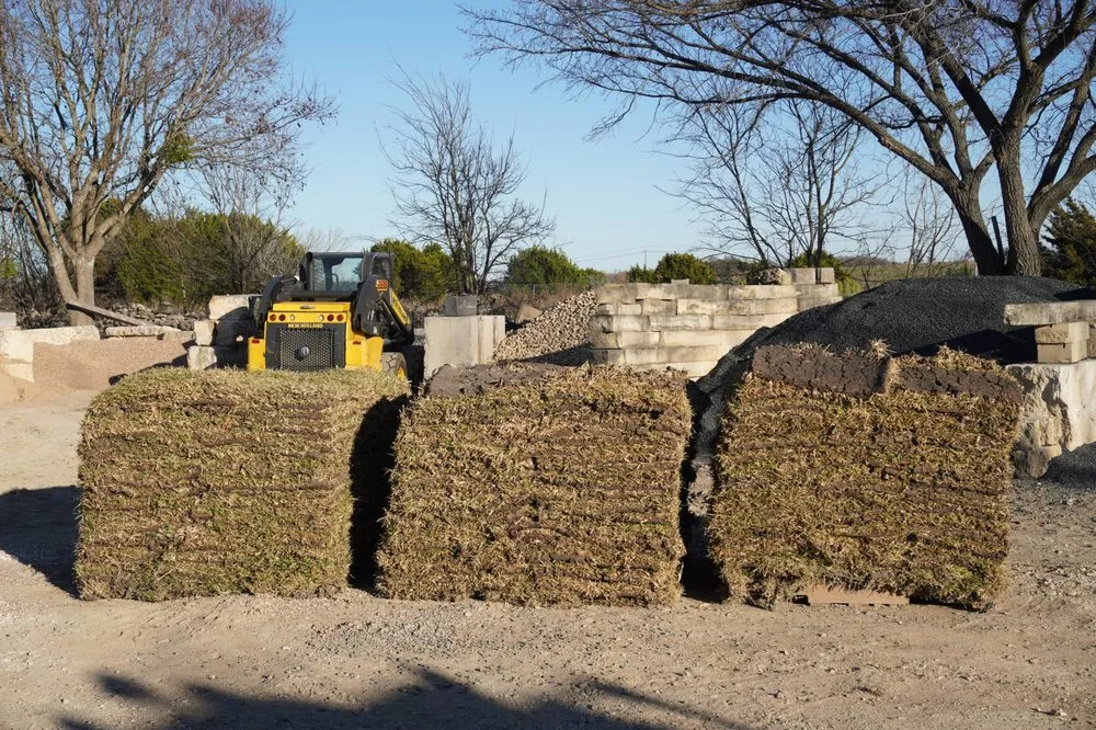 Top-rated lawn care service in Manor, TX by De Lara Landscaping