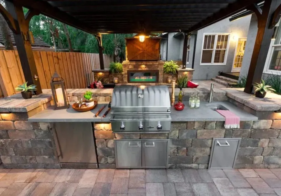 Local lawn mowing service in Covington, LA by De León & Company