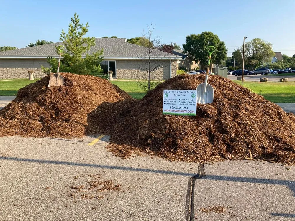 Professional yard maintenance experts serving Appleton, WI - De Leon's All-Season Services