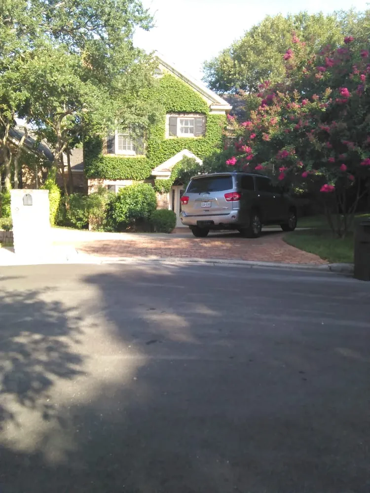 Professional garden landscaping with custom design across San Antonio, TX - De Leons Landscaping