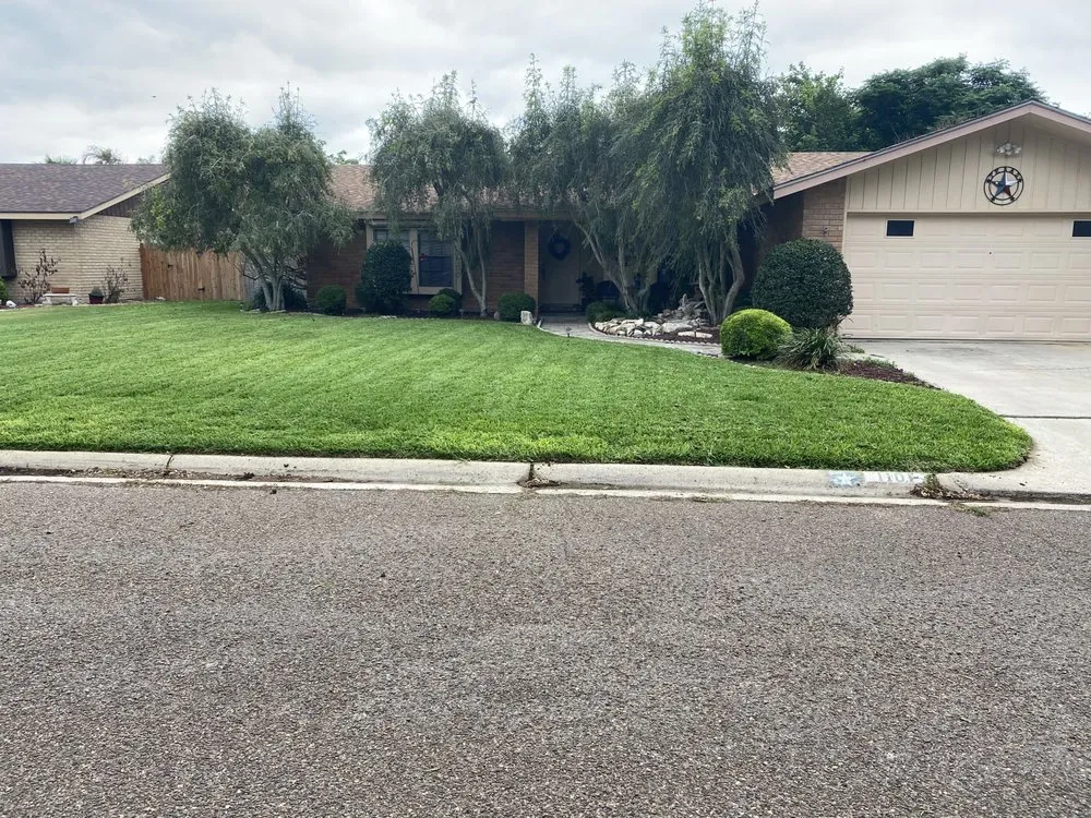 Top-rated garden landscaping in Harlingen, TX - De Leon's Lawn care & Tree Trimming Services