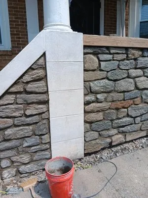 DE Masonry & Landscape Logo