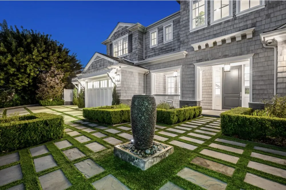 Affordable yard cleanup service for beautiful yards in Southampton, NY by De Rosas Landscaping