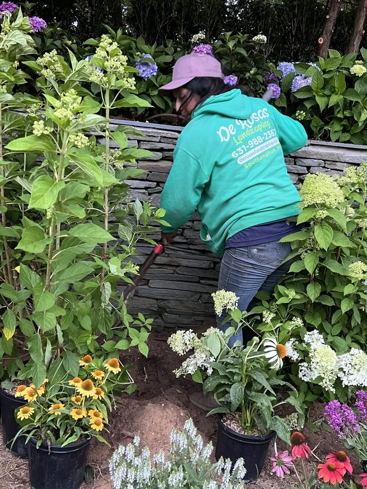 Custom lawn care service in Southampton, NY - De Rosas Landscaping