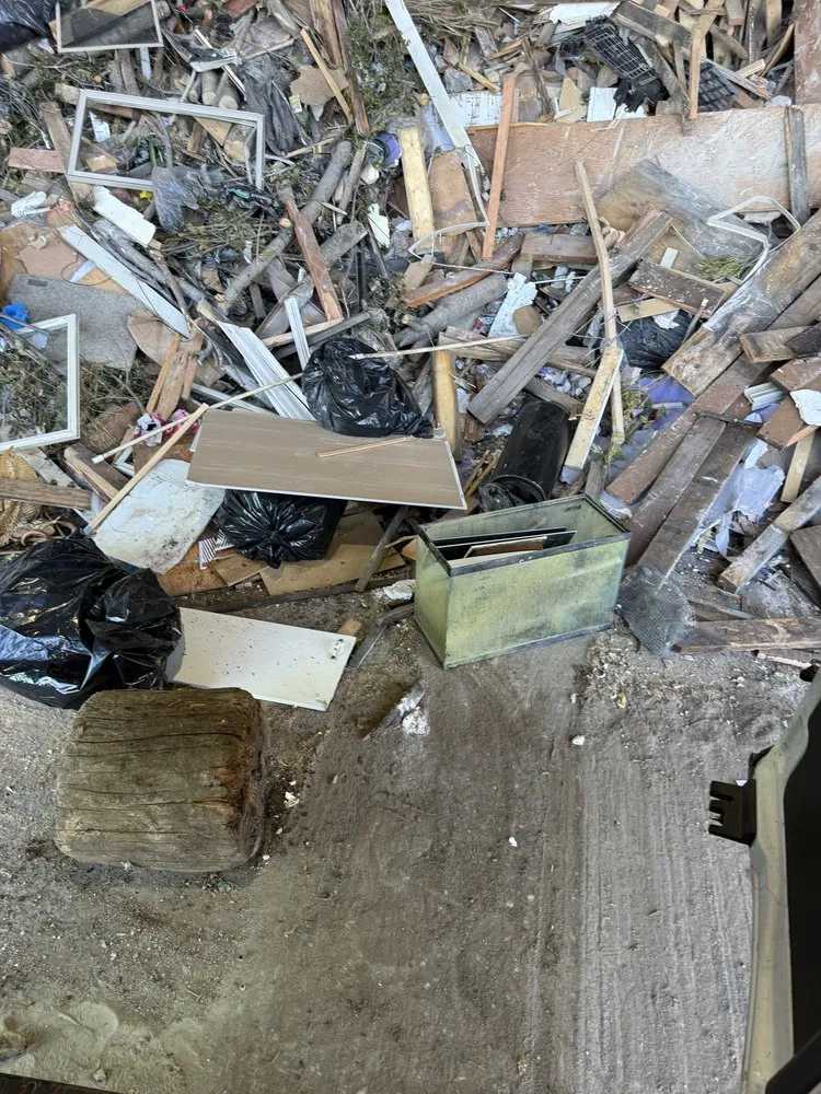 Trusted garden landscaping for residential properties in Baytown, TX by De Silva And Sons Handyman LLC