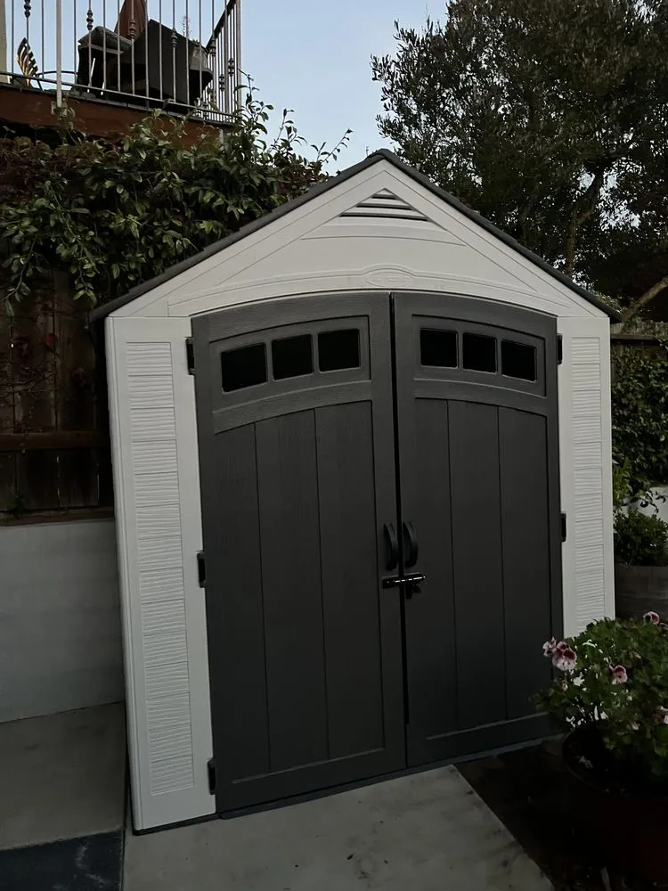 Custom yard maintenance for year-round maintenance in Baytown, TX by De Silva And Sons Handyman LLC