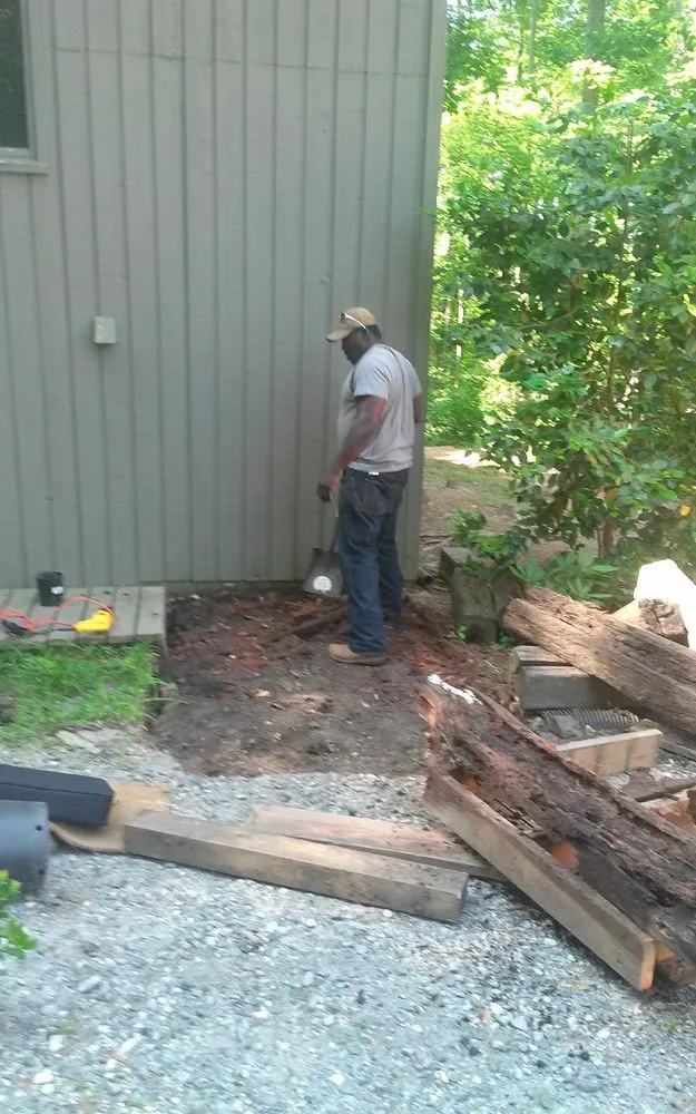 Top-rated yard cleanup service in Dale City, VA by Deadwood Fencing And Landscaping