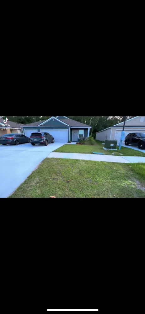 Custom lawn mowing service in Green Cove Springs, FL by Dealz And Stealz Lawncare