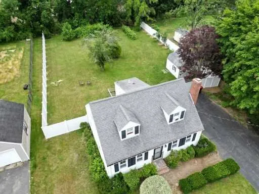 Local yard maintenance experts serving East Bridgewater, MA - De'Angele Landscape & Construction