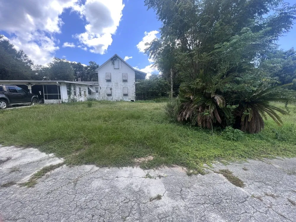 Custom garden landscaping experts serving Ocklawaha, FL - Deanna’s Lawn Care