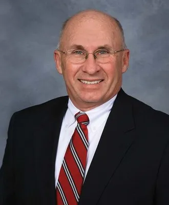 Dean's Lawn and Handyman Service Logo