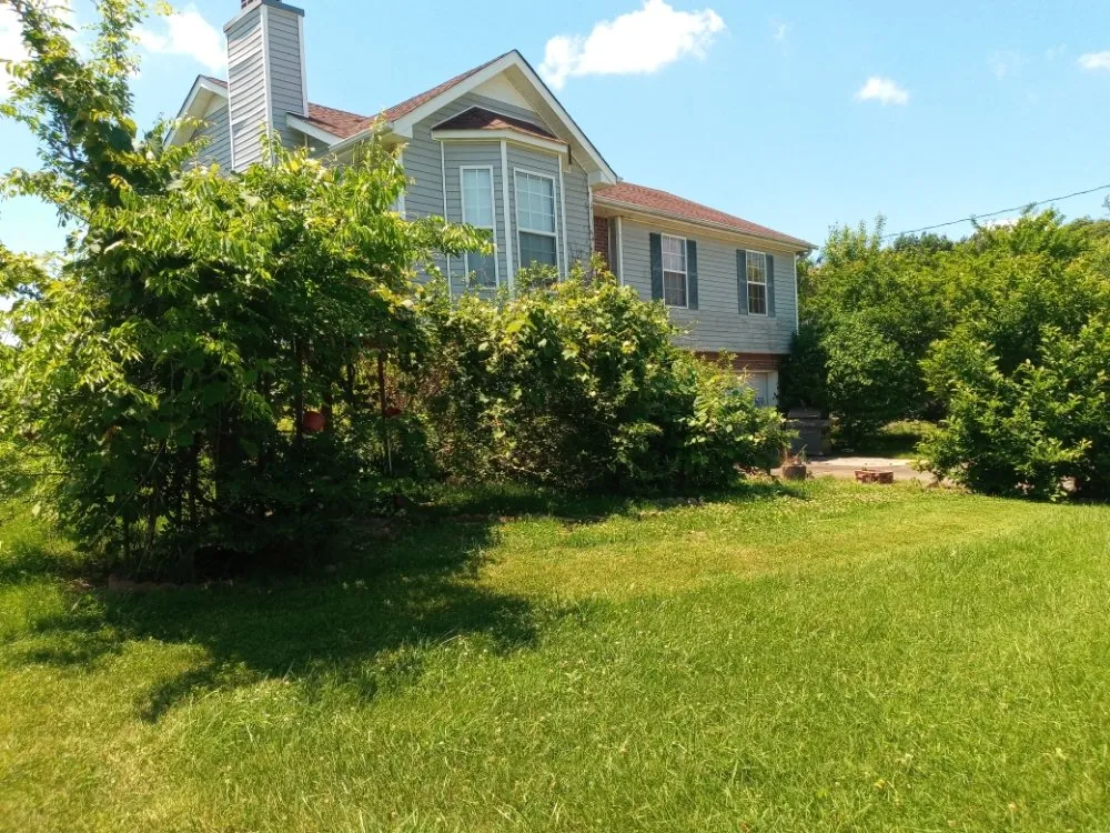 Custom lawn care service in Ashland City, TN - Dean's Lawncare