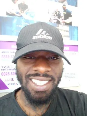 Dea'Quan Brown Landscaping Logo