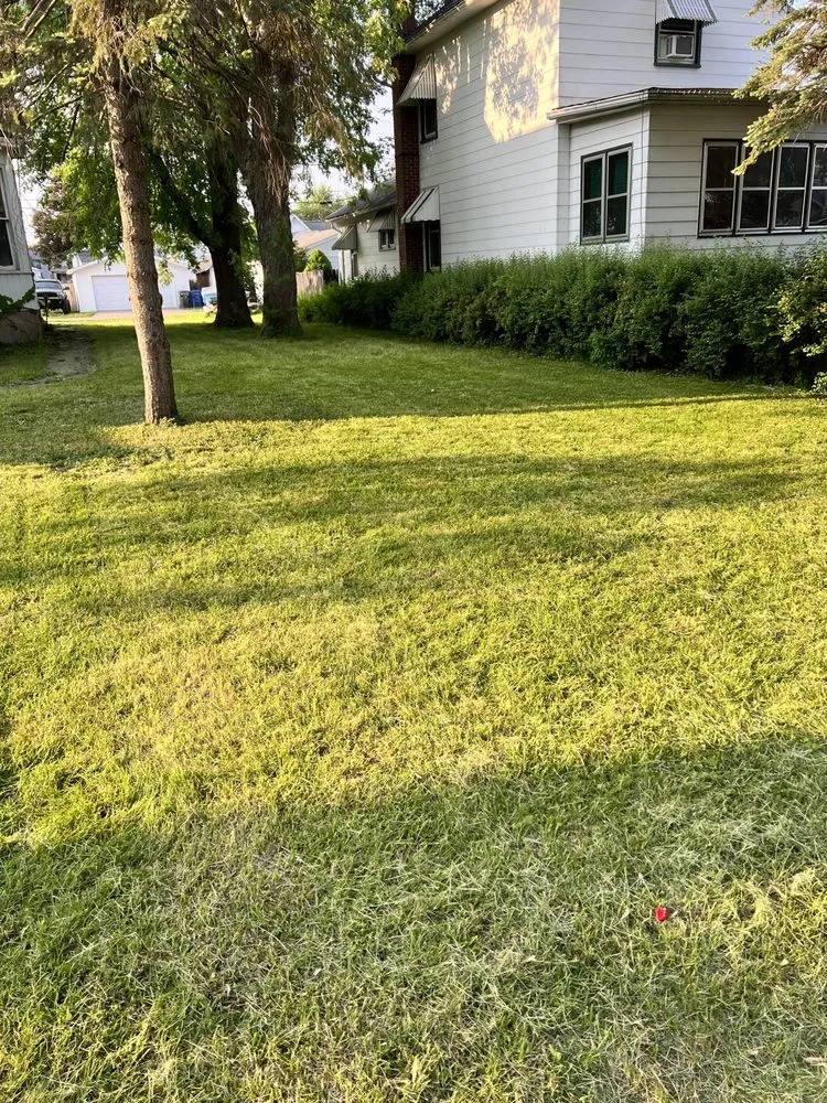 Expert residential landscaping in Clinton, IA by Deardorff Lawn Care