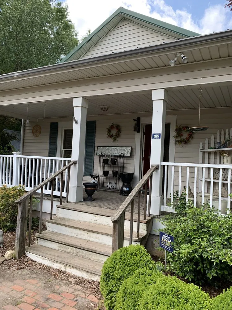 Custom yard cleanup service with custom design across Huntersville, NC - Dearness Gardens