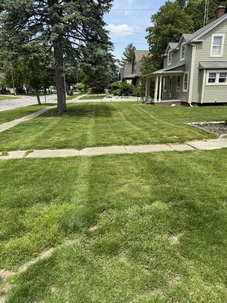 Affordable lawn mowing service in Blissfield, MI - Deaton’s Landscaping