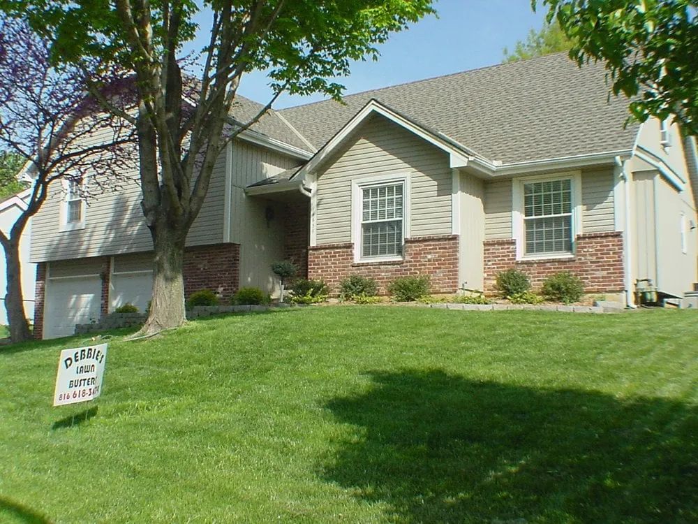 Top-rated yard maintenance experts serving Cleveland, MO - Debbie's Lawn Busters