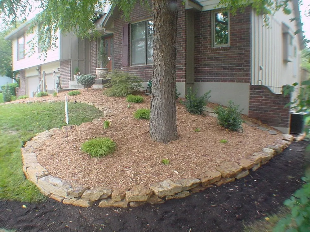 Professional garden landscaping in Cleveland, MO - Debbie's Lawn Busters
