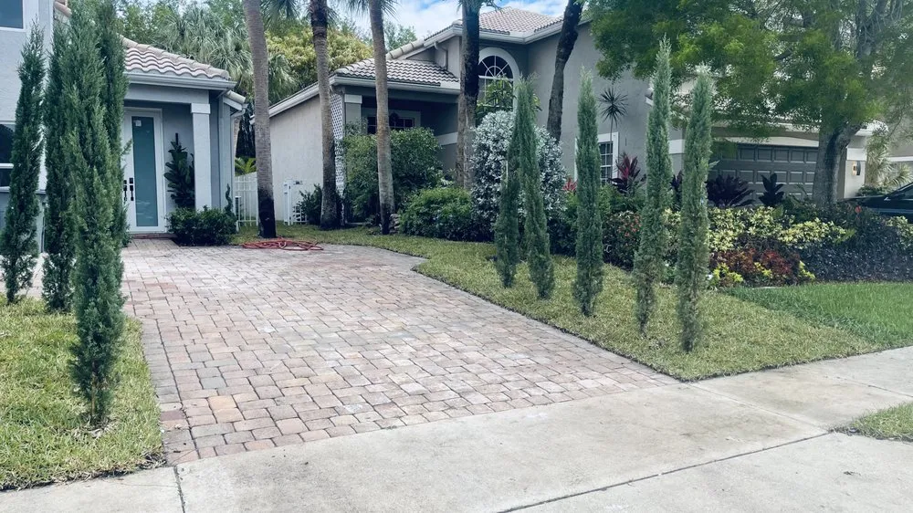Local garden landscaping experts serving Tamarac, FL - Decam Landscape Services